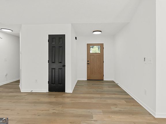 5th image of 1443 Pebble Ridge Ln