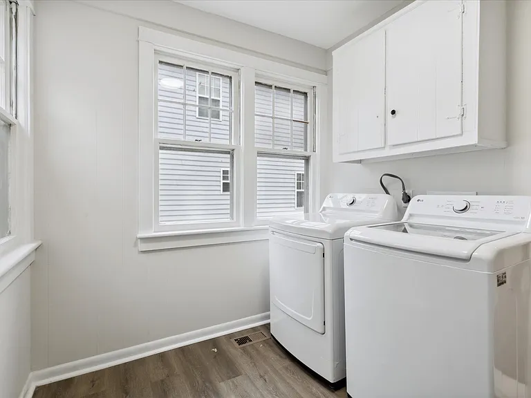 1307 Holly Ave — Photo 14