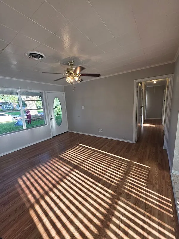 3 bed, 2.0 bath, 1200 sqft, $1,800 — Photo 2