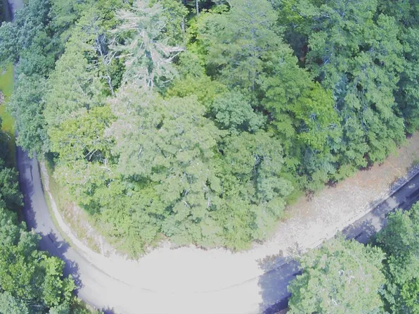 1368 Mountain Creek Hollow Dr, Talking Rock, GA 30175