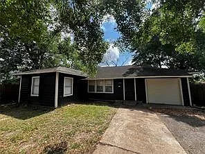 3 bed, 1.0 bath, 1181 sqft, $1,300 — Photo 1