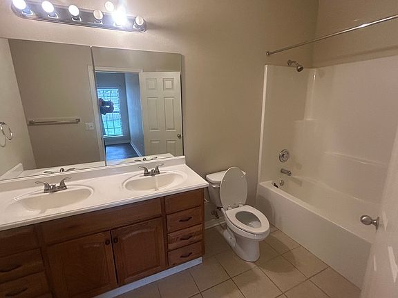 5th image of 2309 Argonne Ln
