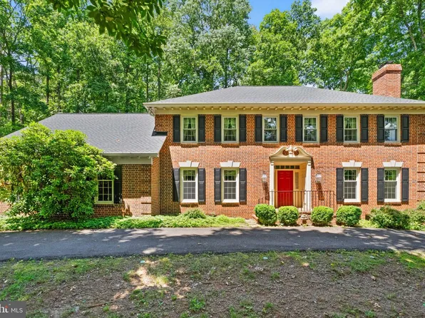 4560 Lynn Forest Dr, Gainesville, VA 20155