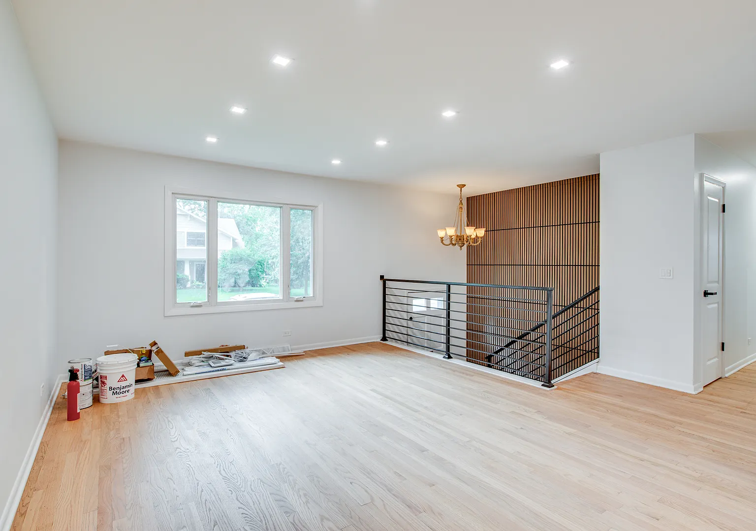 5 bed, 2240 sqft, $4,900 — Photo 2