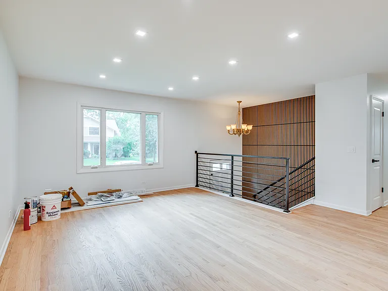 1108 Emerald Dr — Photo 2