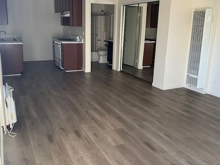 Laurel Canyon Apartments — Photo 2