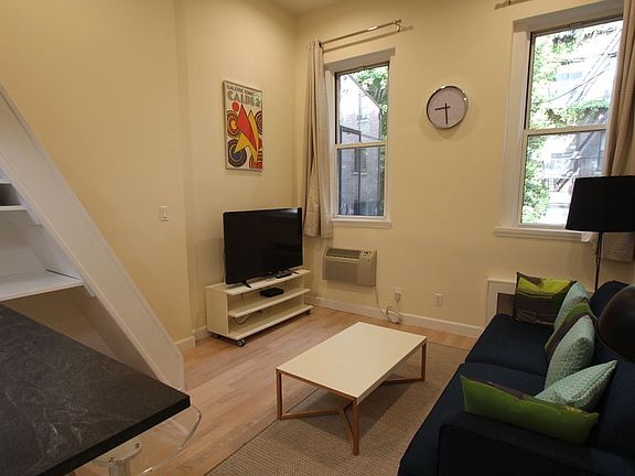 3rd image of 139 W 15th St APT 2R