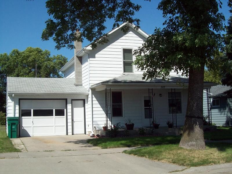 2nd image of 312 Main St W