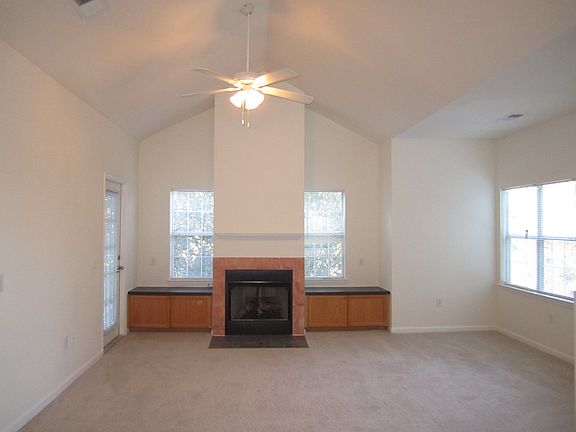 3rd image of 4400 Amethyst Ct APT 2A