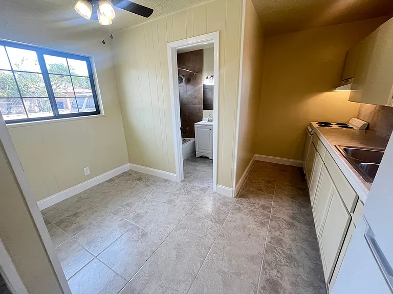 Retama Apartments — Photo 30