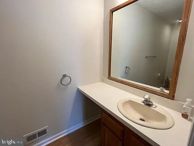 406 Williamsburg Ct — Photo 16