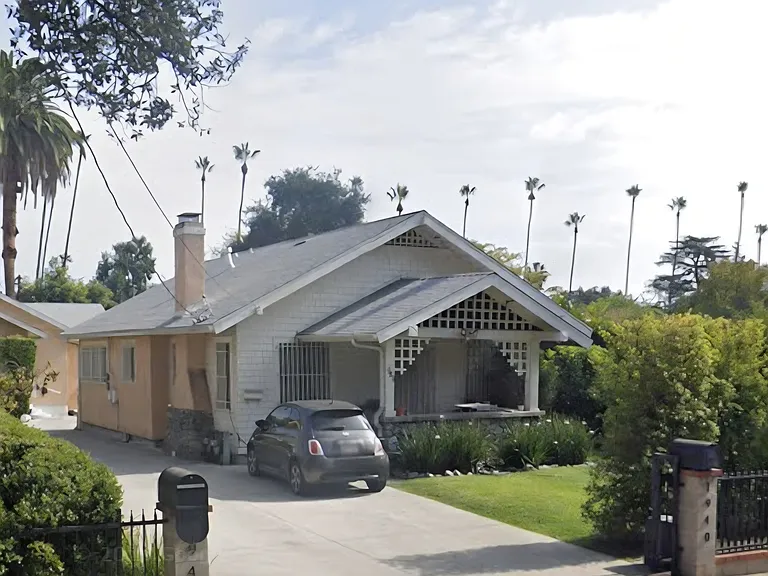 1940 N Marengo Ave — Photo 1