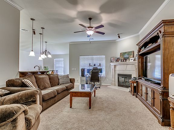 Living Room & Kitchen 