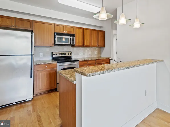 1 Academy Cir Unit 313, Philadelphia, PA 19146