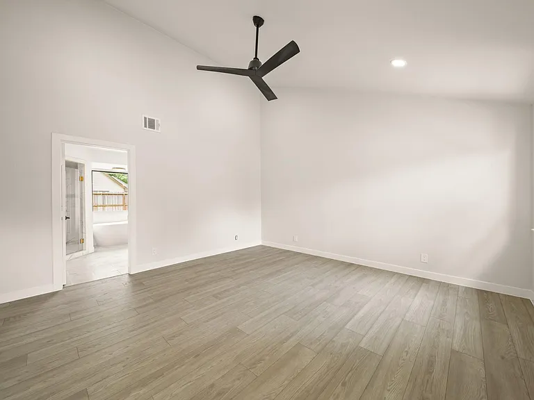 3010 Manila Ln — Photo 9