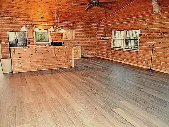 3rd image of 4865 Schmidt Rd