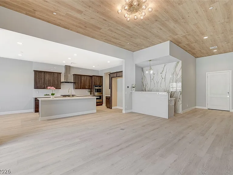 131 Robledo St — Photo 9
