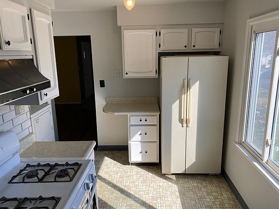 5th image of 433 W Birchwood Ave