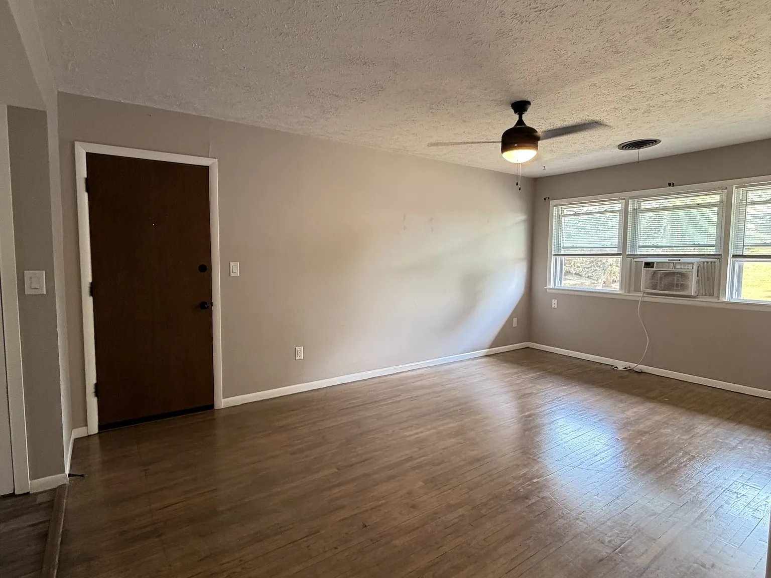 2 bed, 997 sqft, $995 — Photo 2