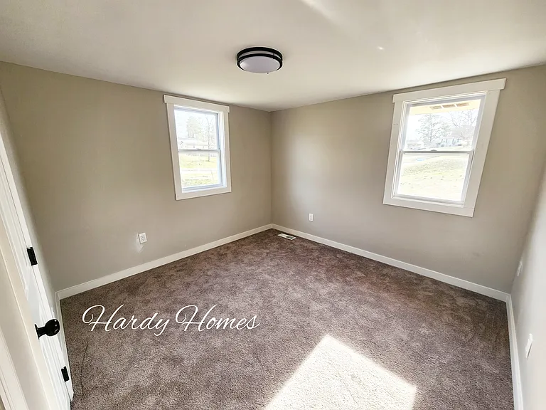 34 Eclipse St — Photo 10