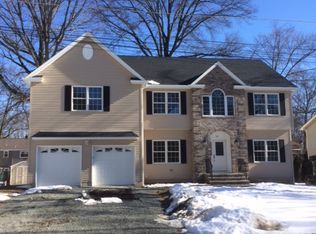 29 Auburn Rd, Parsippany, NJ 07054