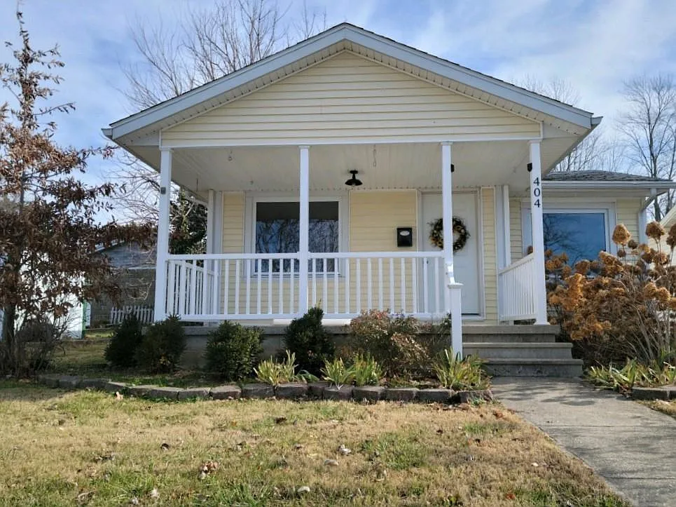 404 SE 6th St photo 1