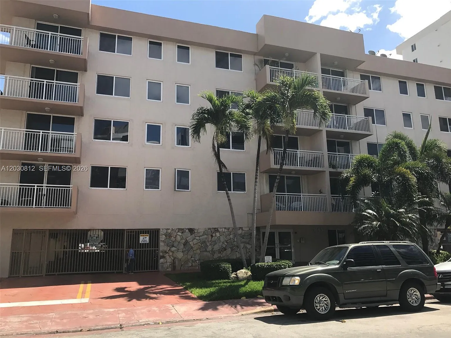 West Bay Gardens Condo — Photo 1