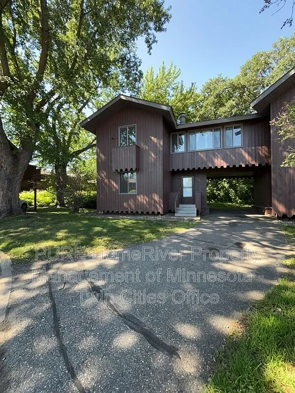 3 bed, 2.0 bath, 1800 sqft, $2,175 — Photo 2