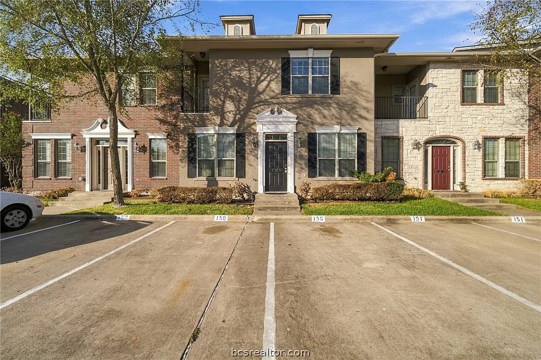 4 bed, 1496 sqft, $1,900 — Photo 2