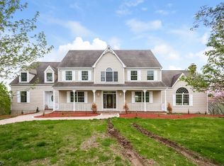 10 Red Robin Way, Flemington, NJ 08822