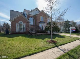 8389 Crosslake Dr, Fairfax Station, VA 22039