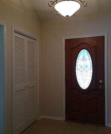 3rd image of 1048 Oakview Dr
