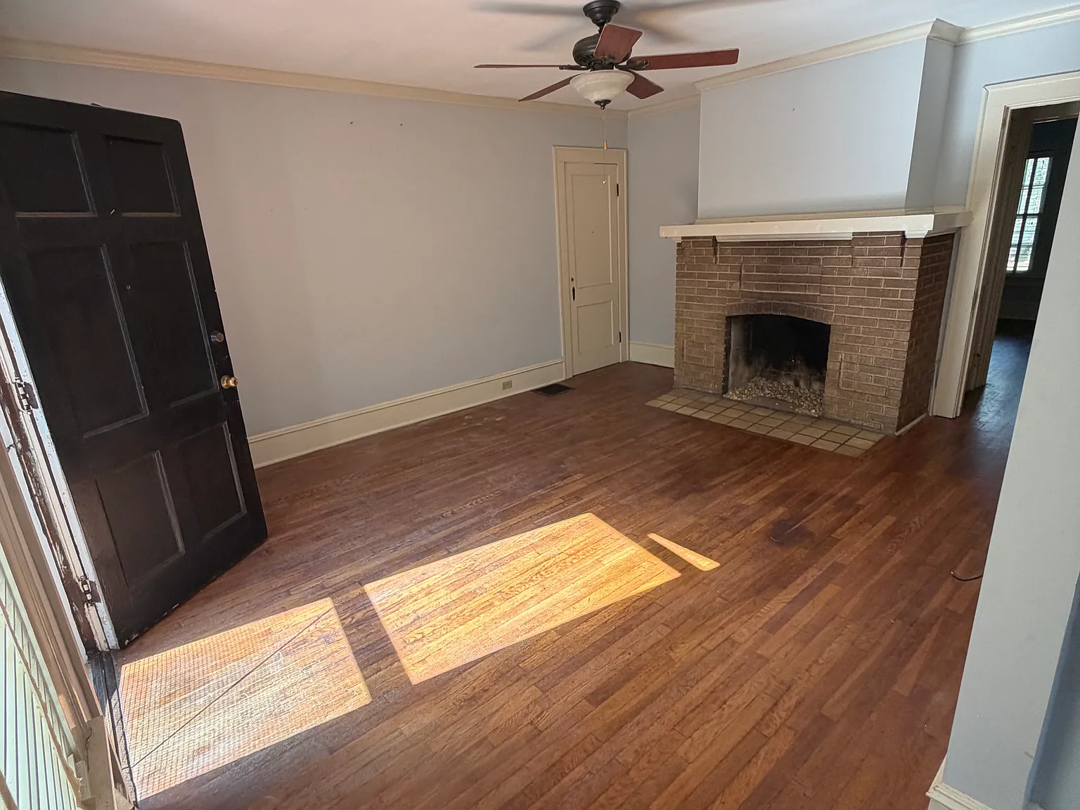 2 bed, 1100 sqft, $2,050 — Photo 2