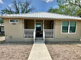 221 Chaparral St, Uvalde, TX 78801