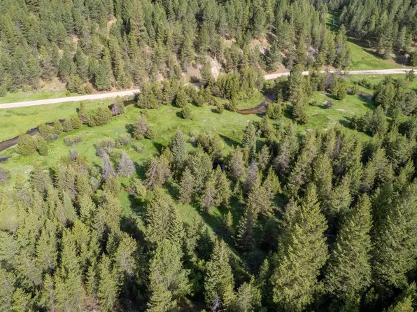 39 Clear Creek Rd, Cascade, ID 83611