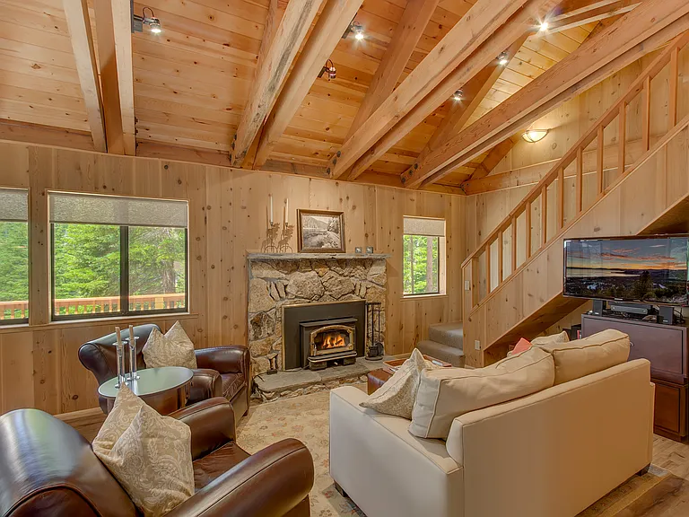 760 Rawhide Dr — Photo 3