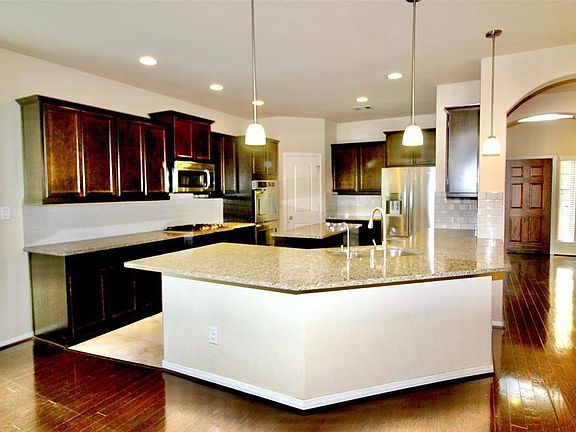 2nd image of 11927 Cittanova Dr