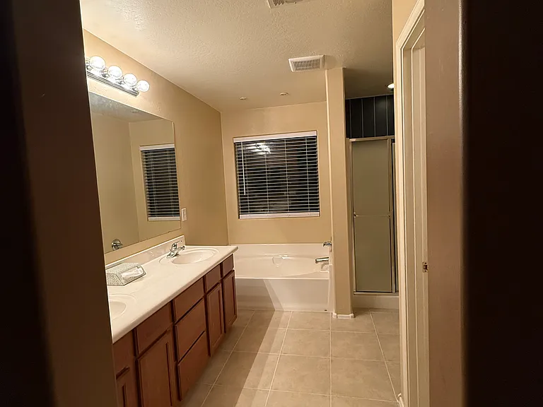 15435 W Canterbury Dr — Photo 10