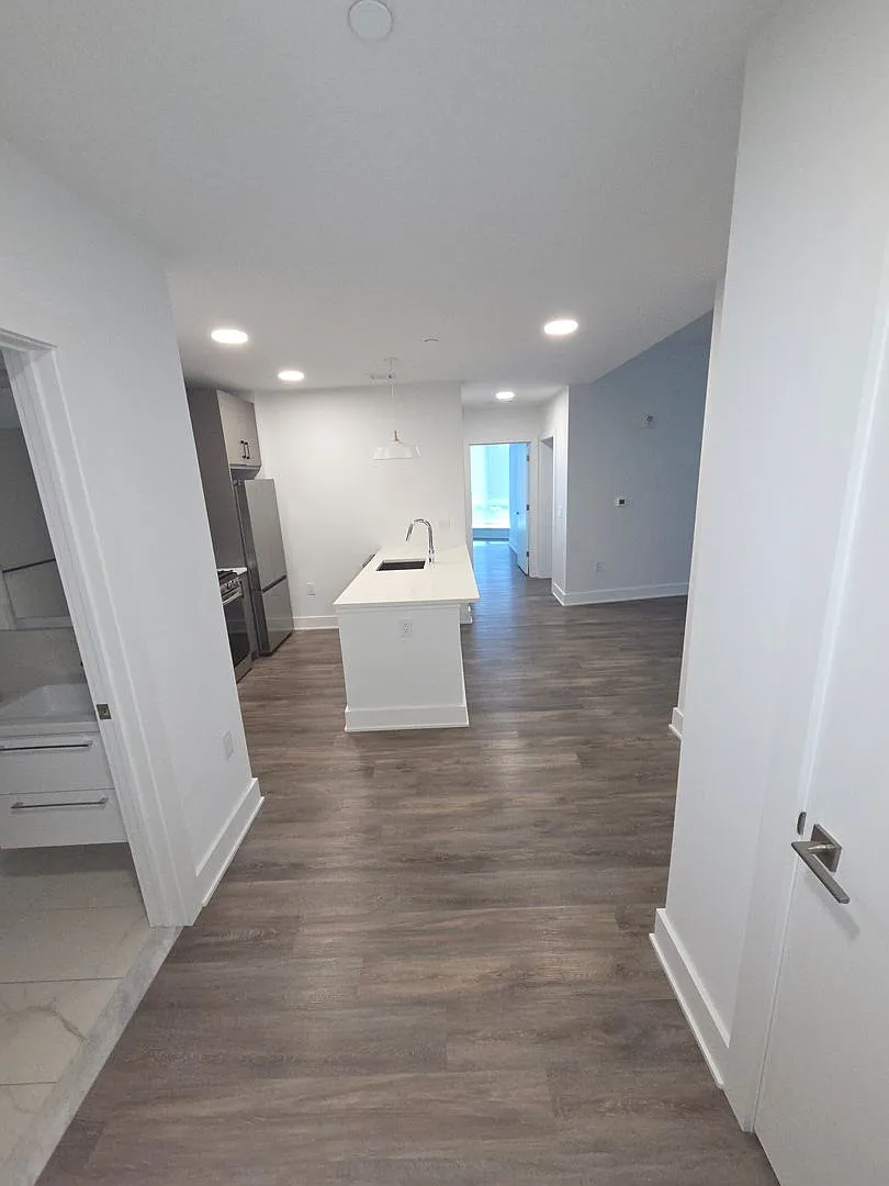 046 - 400 NEWARK REALTY LLC — Photo 3