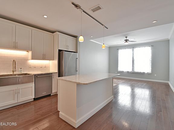 5th image of 115 Willow Ave #302