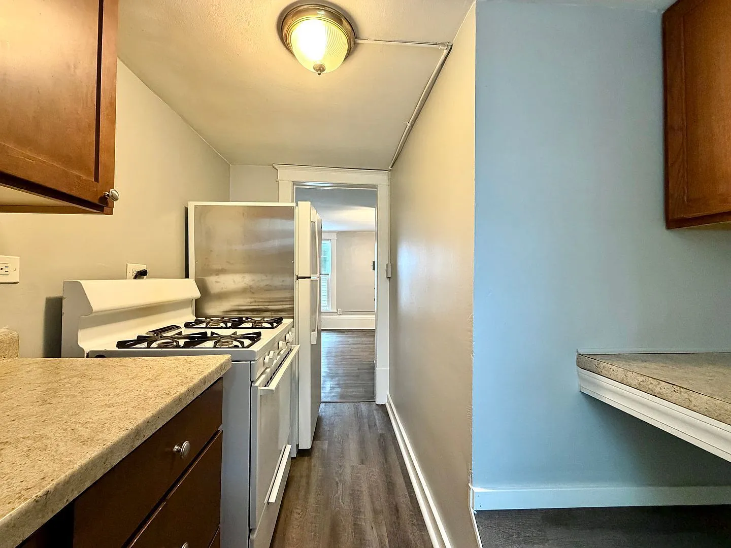 1 bed, 1.0 bath, 400 sqft, $995 — Photo 4