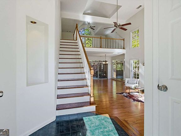 4th image of 220 Ridge Point Ct
