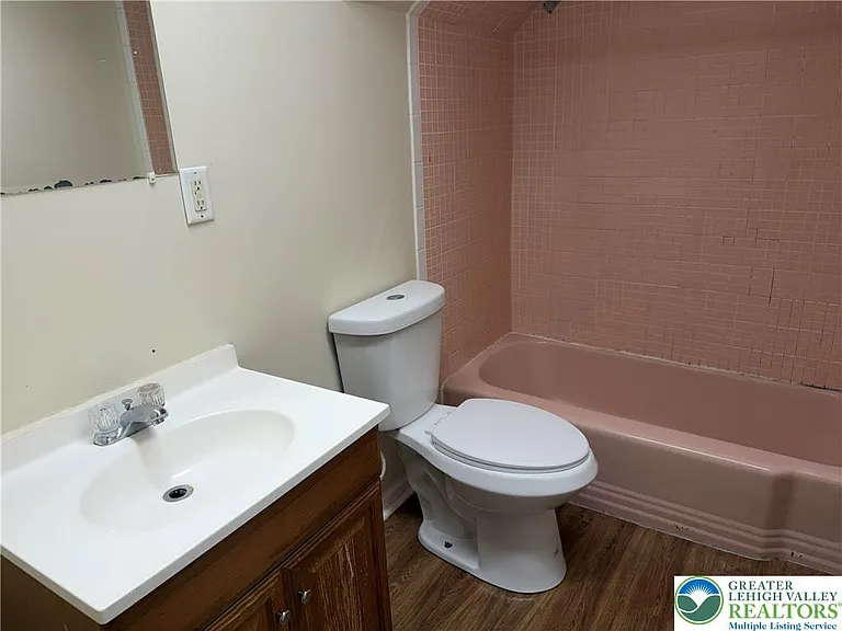 1201 E 4th St #4 — Photo 7