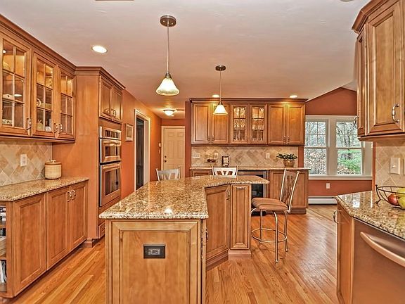 4th image of 11 Grace Dr