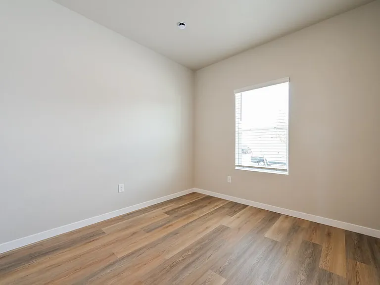2185 Alyssa St — Photo 10