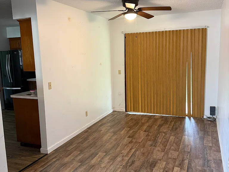 908 S East St — Photo 11