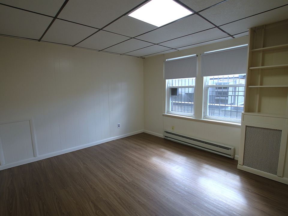 2nd image of 2035 Chestnut St #304