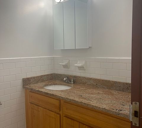 4th image of 251 E 84th St #2C
