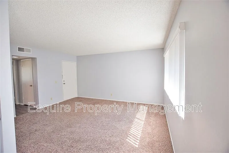 Building Photo - 1920 Los Feliz Dr #1940T