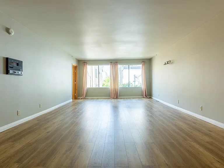 5125 Harold Way #202 — Photo 4